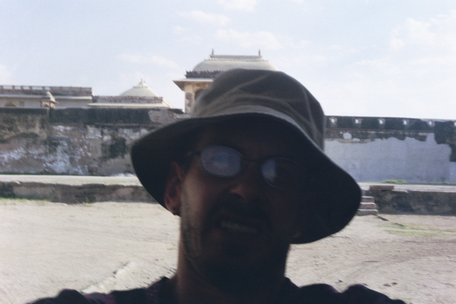 Simon: taking a picture of himself at another Indian fort, this time in Nagaur.